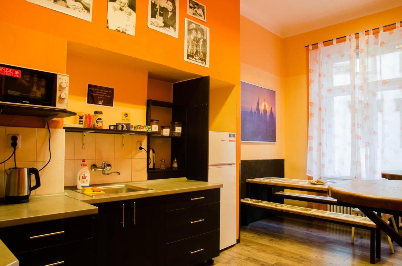 Best Spot Hostel Praha Bagian luar foto