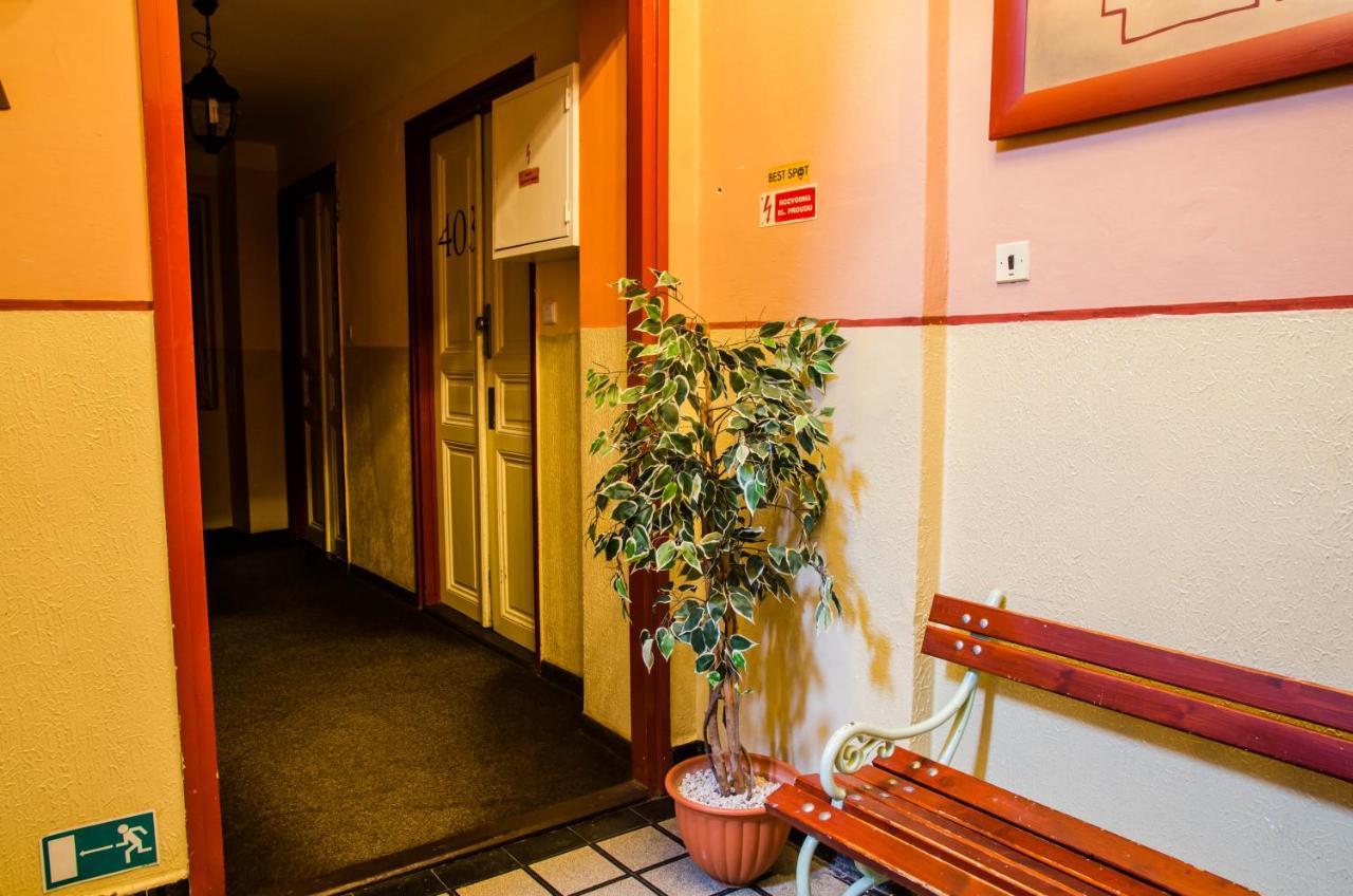 Best Spot Hostel Praha Bagian luar foto
