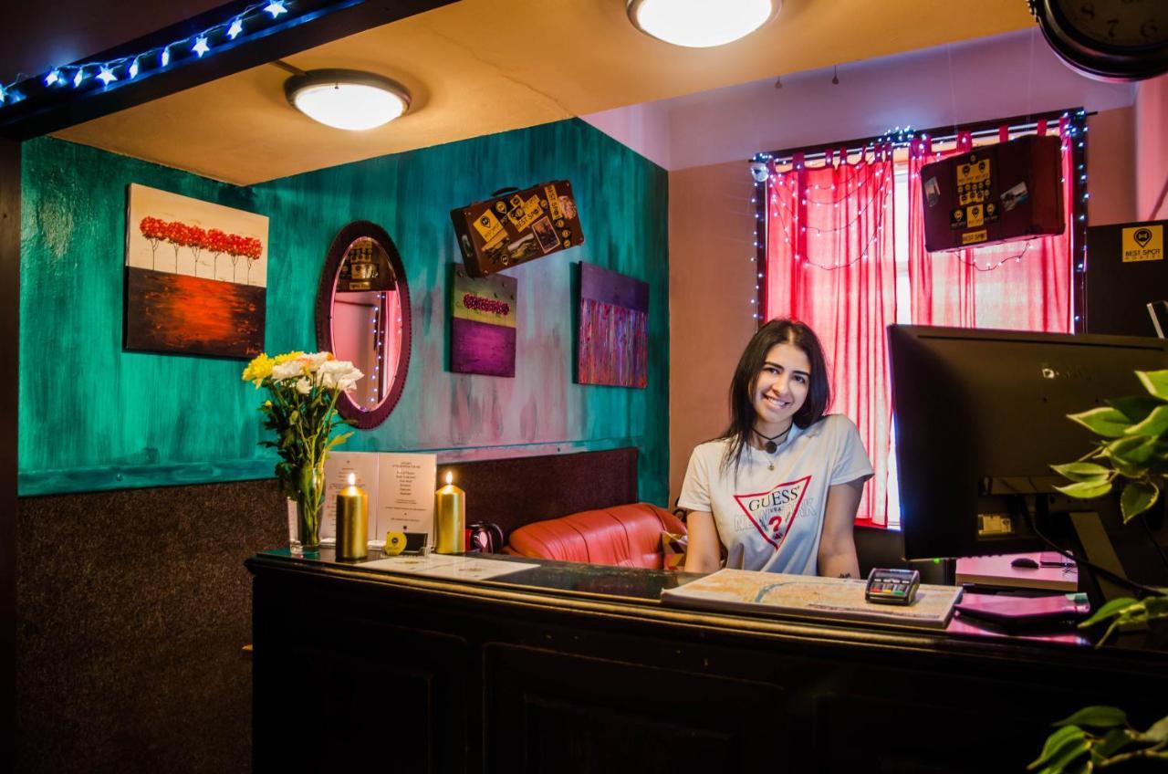 Best Spot Hostel Praha Bagian luar foto