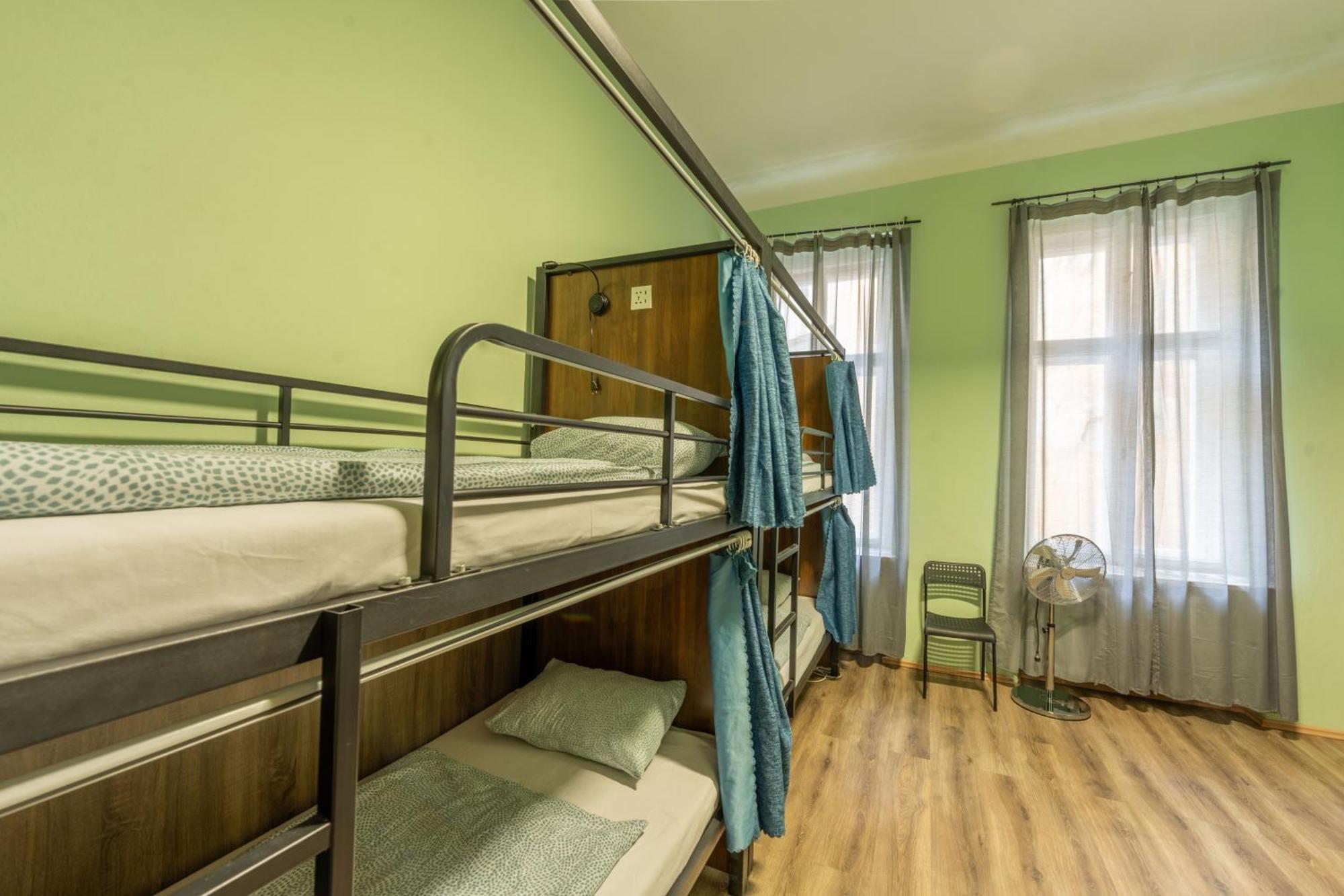 Best Spot Hostel Praha Bagian luar foto