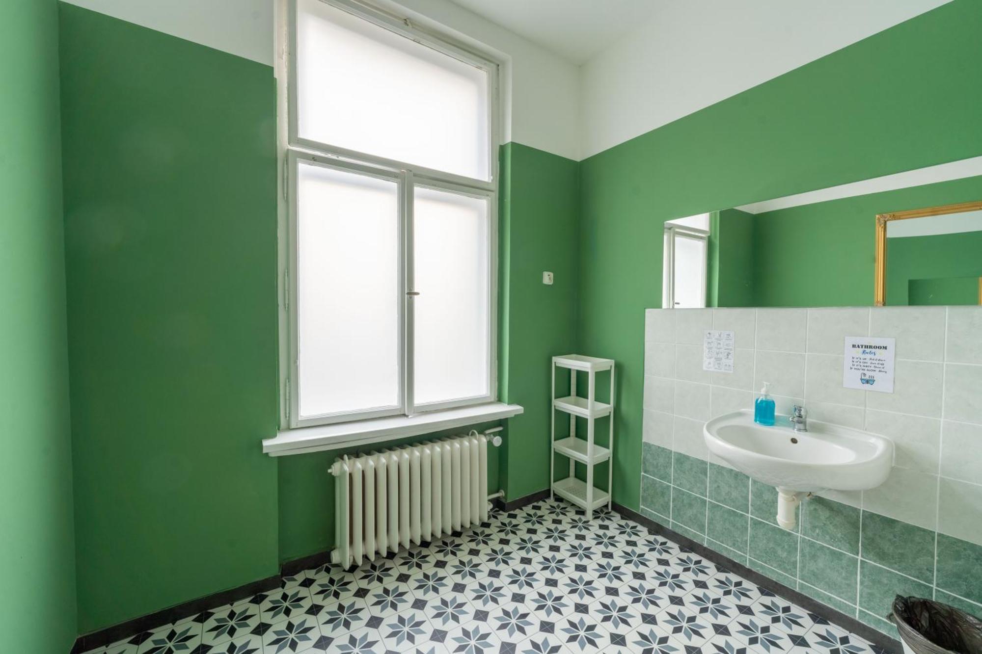Best Spot Hostel Praha Bagian luar foto