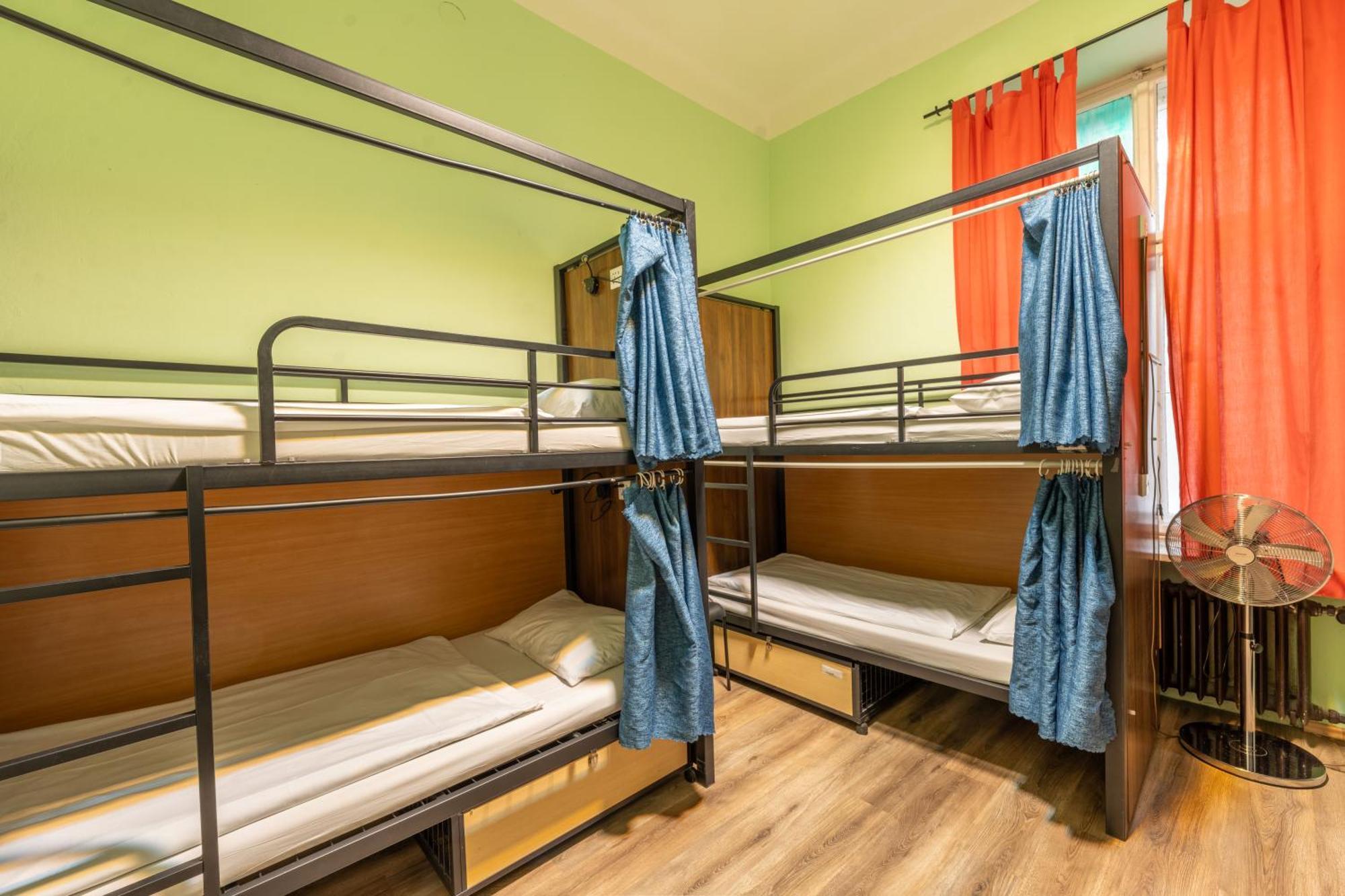 Best Spot Hostel Praha Bagian luar foto