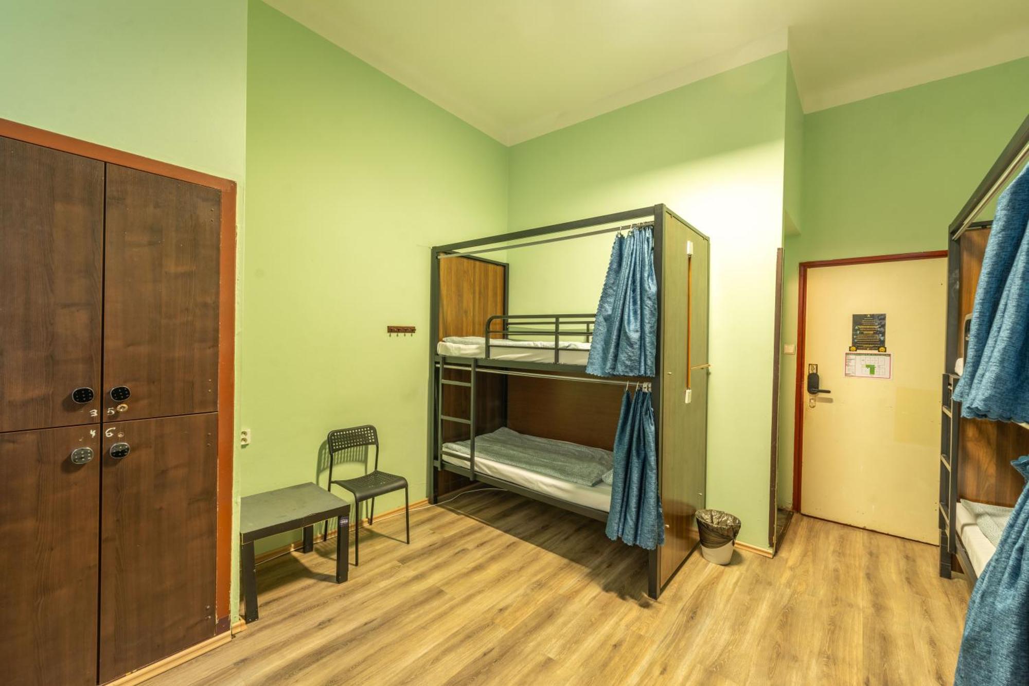 Best Spot Hostel Praha Bagian luar foto