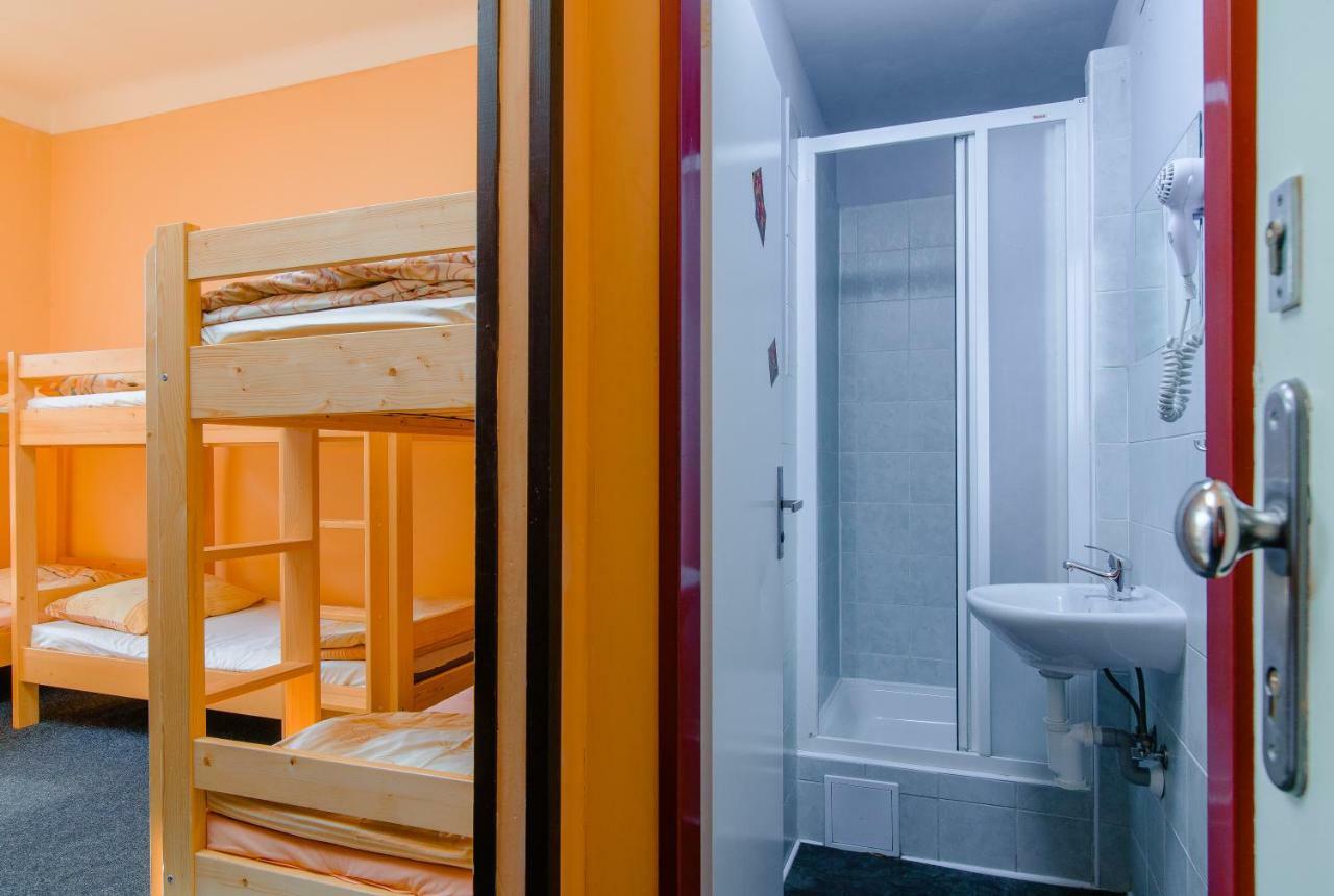 Best Spot Hostel Praha Bagian luar foto
