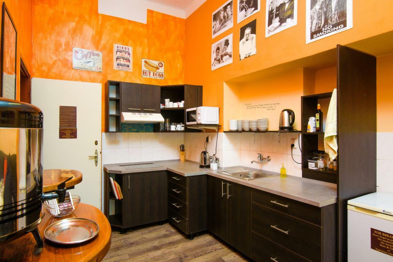 Best Spot Hostel Praha Bagian luar foto